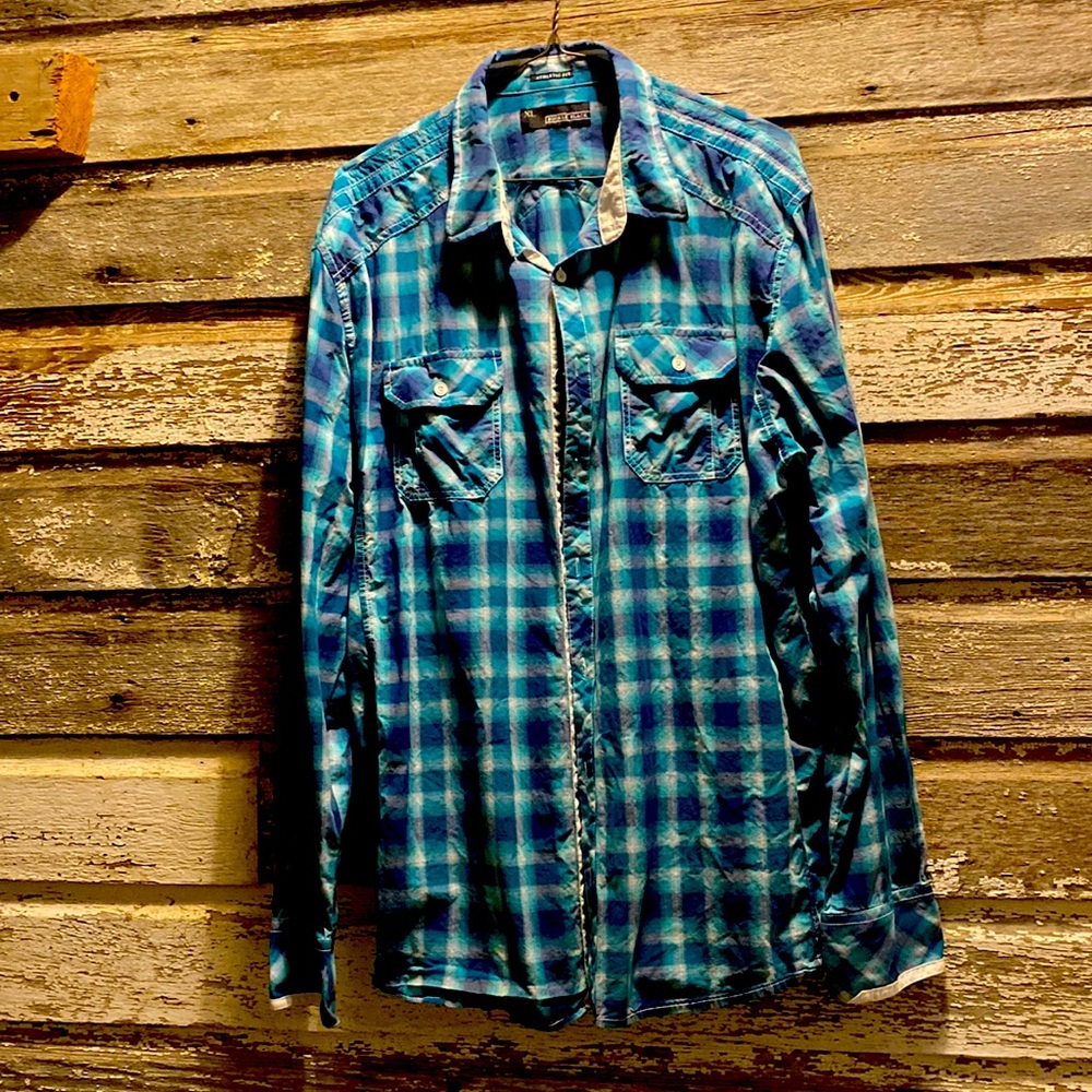 Buckle Men's shirt size XL athletic fit